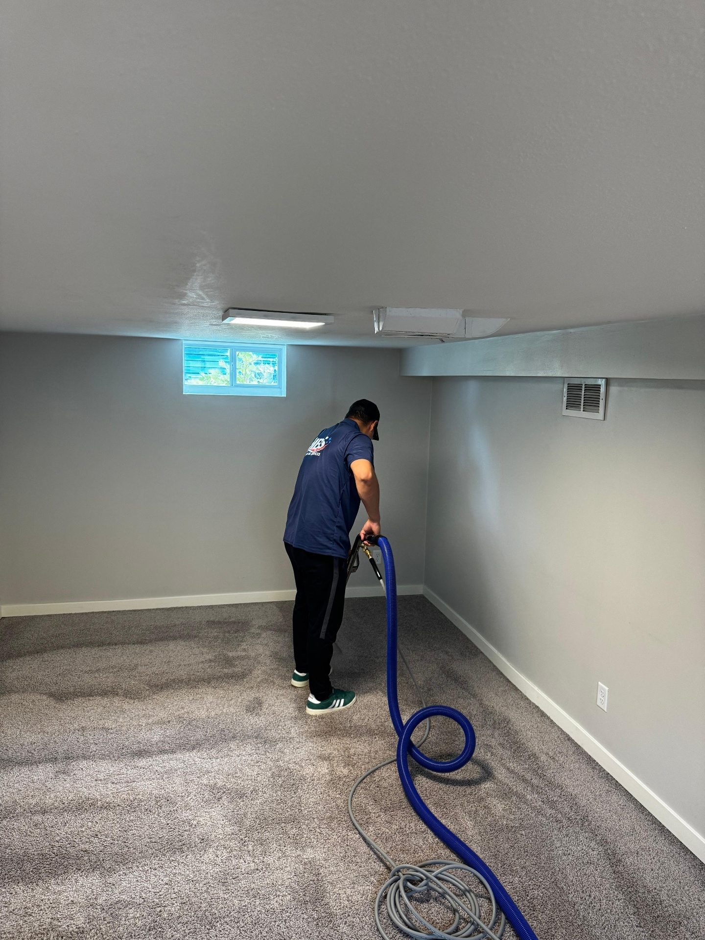Spotless open-concept living room with freshly cleaned floors in Madison, WI